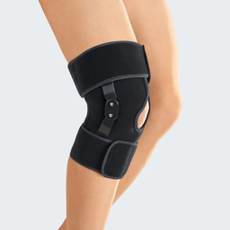 Tragebild von der medi Stabimed Rice pro von schräg vorner. Man sieht vom Körper nur den Beinausschnitt.